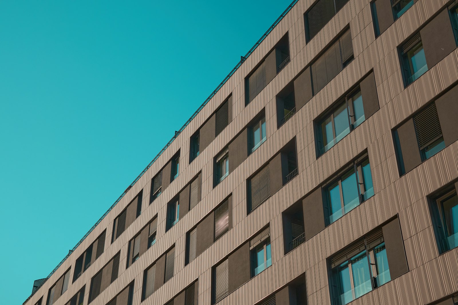 Modern building in Ecuador representing a real estate crowdlending project